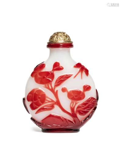 A red overlay white glass snuff bottle