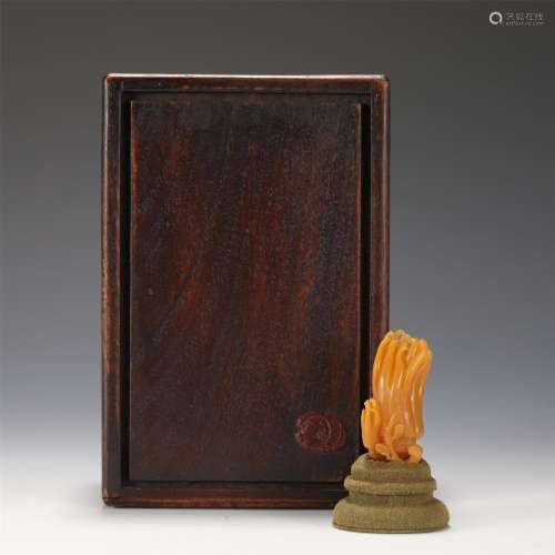 A Fine Carved Soapstone Finger Citron with Box