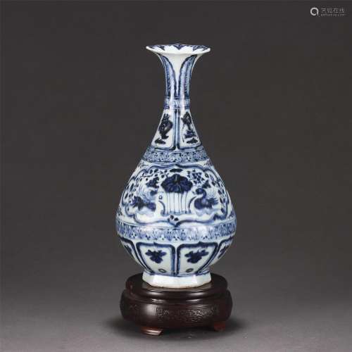 A Blue and White Lotus Pond Vase Yuhuchunping