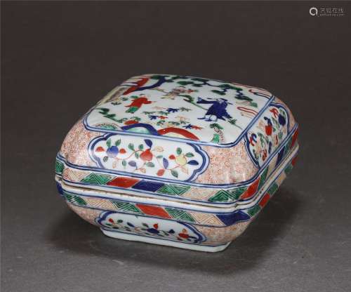 A Famille Verte Pomander Box with Cover