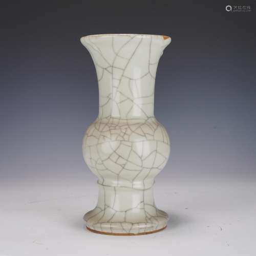 A Ge Style Glaze Porcelain Gu Vase