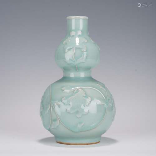 A Lao-kiln Style Celadon Glaze Double-gourds Vase