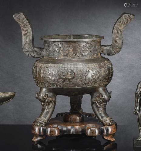 A BRONZE TRIPOD CENSER IN ARCHAIC STYLE WITH CARVED WOOD STA...