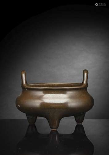 A FINE CAST BRONZE TRIPOD CENSER