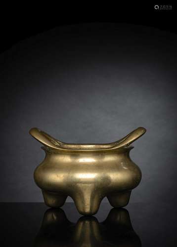 A HEAVY-CAST BRONZE TRIPOD CENSER WITH HANDLES