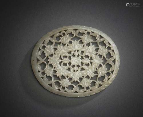 A FINE CARVED JADE PLACQUE IN MUGHAL STYLE WITH PIERCED FLOW...