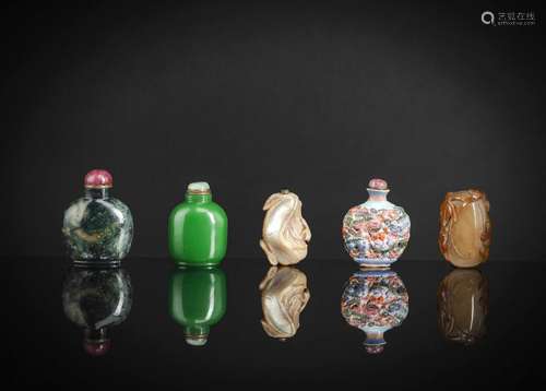 A GROUP OF FIVE SNUFFBOTTLES