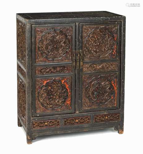 A FINE CARVED AND LACQUERED WOOD CANINET WITH DRAGON PANELS