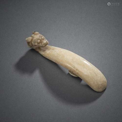 A CARVED WALRUS IVORY BELT HOOK WITH DRAGON HEAD FINIAL