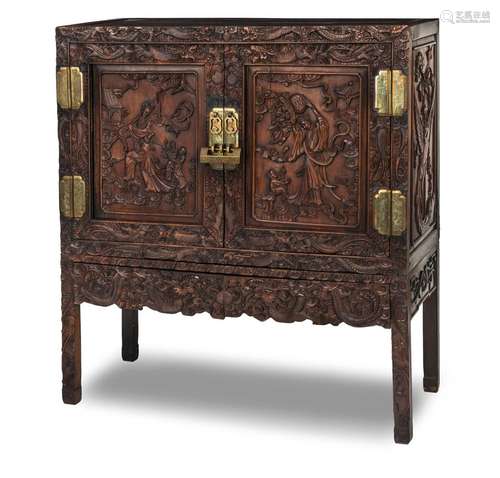 A FINELY CARVED FIGURAL HONGMU CABINET