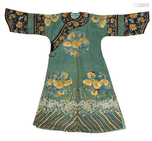 ELEGANT SUMMER ROBE WITH EMBROIDERED MEDALLIONS FOR A LADY