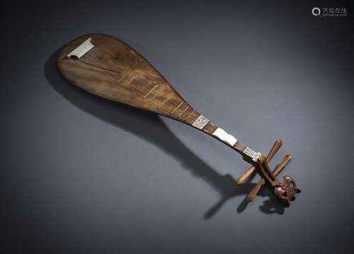 Long-necked lute 'Pipa'