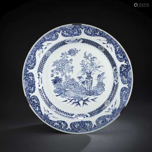 A BLUE AND WHITE PORCELAIN FLORAL CHARGER