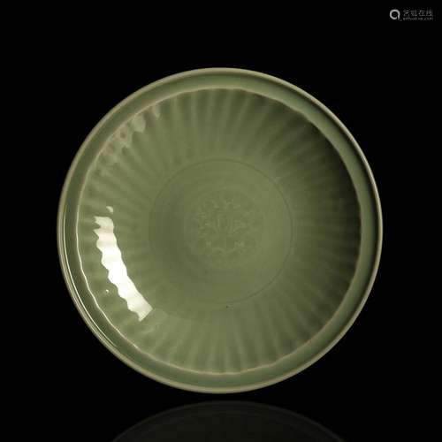 A GOOD LONGQUAN CELADON-GLAZED PLATE WITH MOLDED FLOWER TO T...