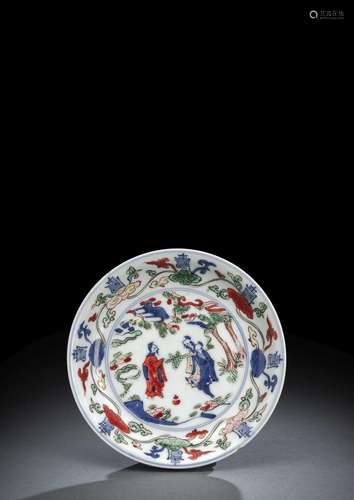 A FINE AND RARE IMPERIAL WUCAI IMMORTALS SAUCER