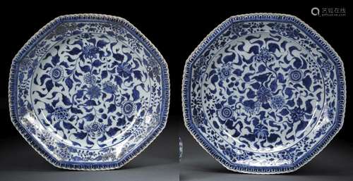 A PAIR OF OCTAGONAL BLUE AND WHITE PORCELAIN PLATES WITH FLO...