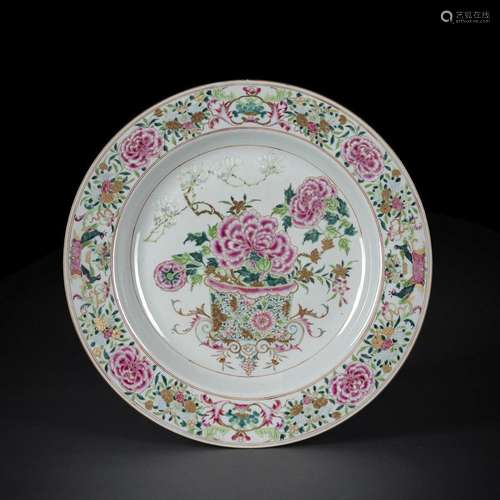 A LARGE 'FAMILLE ROSE' FLORAL PORCELAIN PLATE