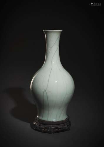 A FINE GE-STYLE GLAZED PORCELAIN VASE