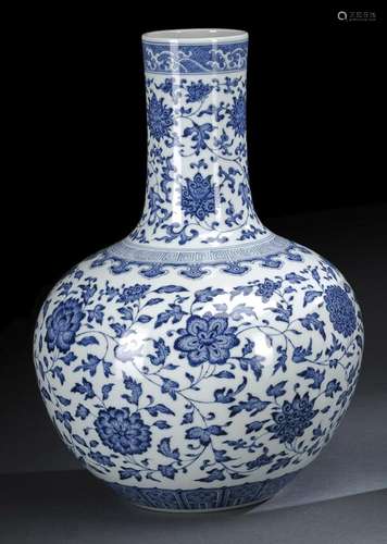 A BLUE AND WHITE LOTUS BOTTLE VASE 'TIANQIUPING'