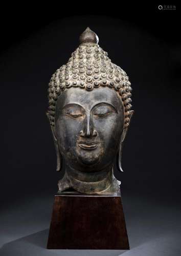 A MONUMENTAL BRONZE HEAD OF BUDDHA SHAKYAMUNI