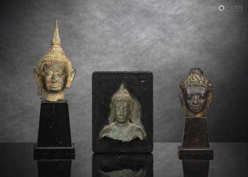 THREE BRONZE HEADS OF BUDDHA SHAKYAMUNI
