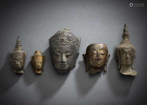 FIVE BRONZE HEADS OF BUDDHA SHAKYAMUNI, ONE WITH BASE AND ON...