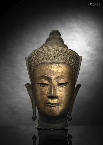 A BRONZE HEAD OF BUDDHA PARE