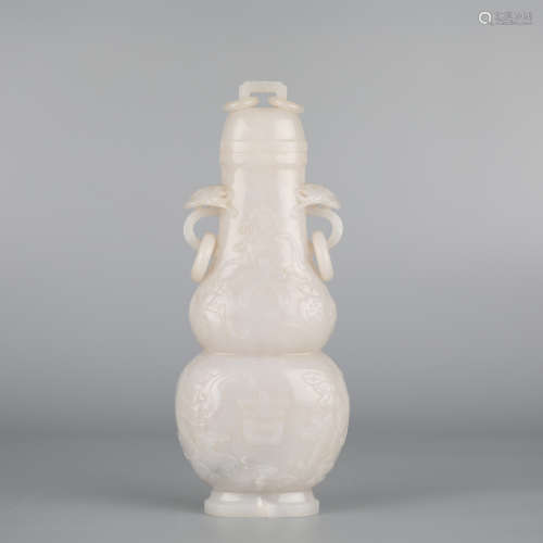 China Hetian Jade Carving Gourd-shaped Vase
