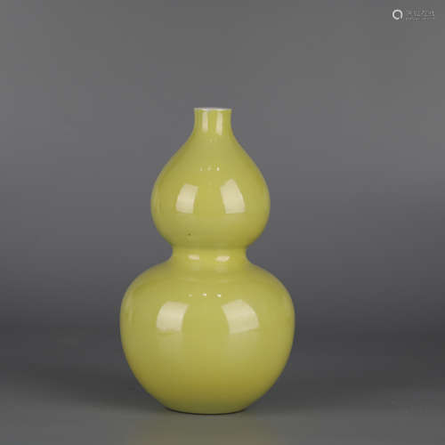 Beautiful yellow-glazed gourd vase, Qianlong