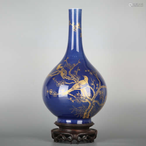 Chinese blue porcelain ornamental bottle