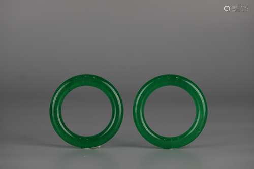 A pair of green jade bracelets