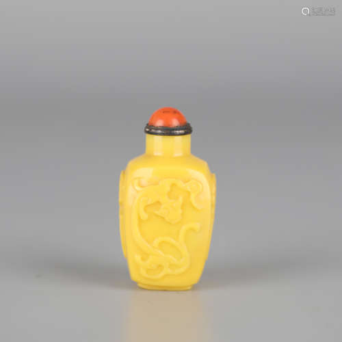 Yellow glazed snuff bottle, 18th