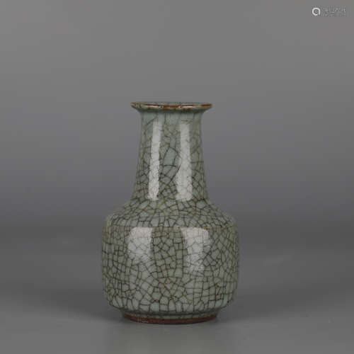 Longquan kiln vase, Ming Dynasty