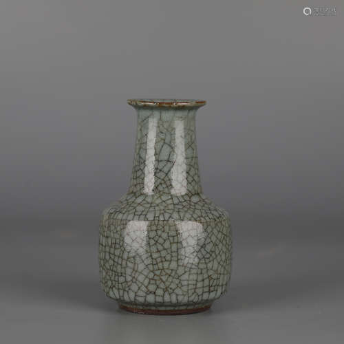 Longquan kiln vase, Ming Dynasty