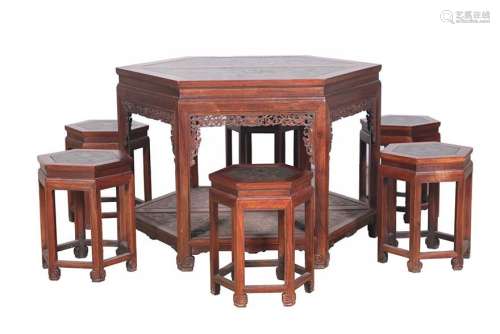 黄花梨木雕填填金云龙纹对半开六方桌