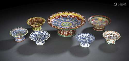 A GROUP OF SEVEN BENCHARONG OR BLUE AND WHITE FOOTED BOWLS