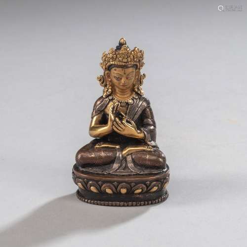 A SMALL PART-GILT AND PART-SILVERED BRONZE FIGURE OF BUDDHA