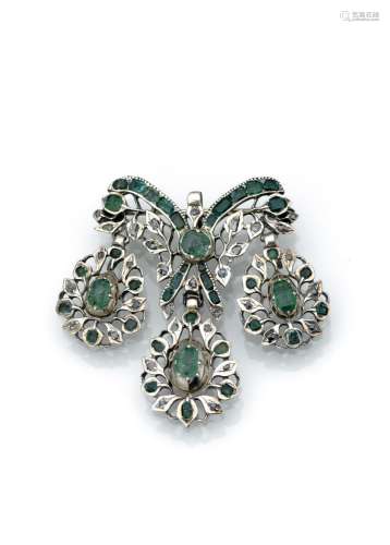 PENDANT WITH DIAMONDS AND EMERALDS