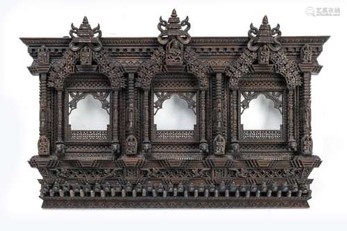 A FINE THREE-PANEL BUDDHIST FIGURES WOOD WINDOW