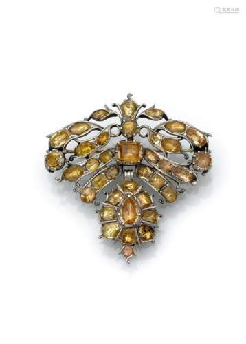 BROOCH WITH GOLD TOPAZ