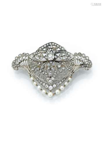 BROOCH WITH DIAMONDS AND PEARLS