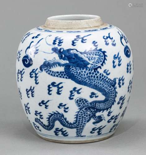 A BLUE AND WHITE DRAGON GINGER JAR