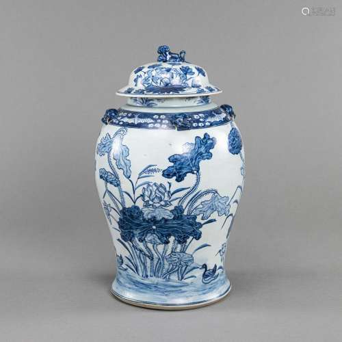 A BLUE AND WHITE FLORAL PORCELAIN VASE AND COVER