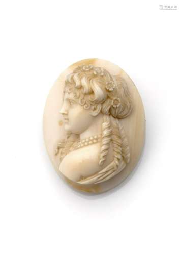IVORY BROOCH WITH FEMALE BUST