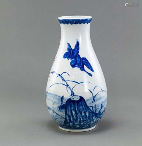 A BLUE AND WHITE GEESE PORCELAIN VASE