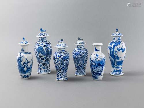 A GROUP OF SIX BLUE AND WHITE PORCELAIN VASES, FIVE WITH COV...