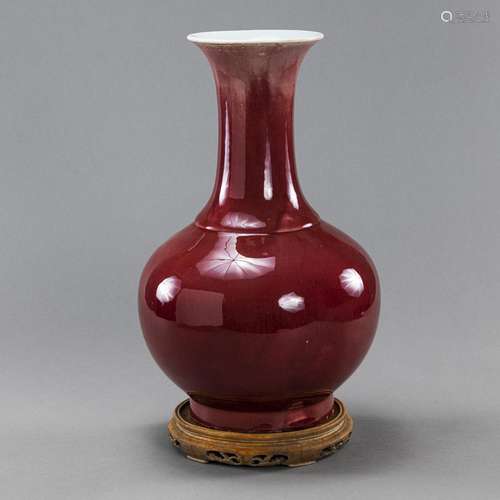 AN 'OXBLOOD'-GLAZED BOTTLE VASE