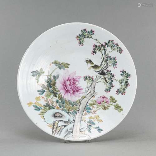 A 'FAMILLE ROSE' BIRD AND PEONY PORCELAIN CHARGER