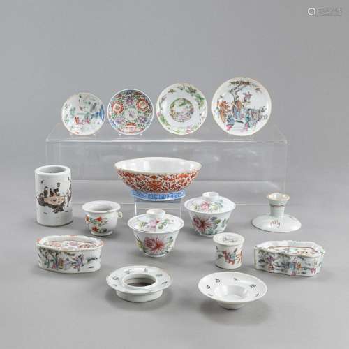 A GROUP OF 'FAMILLE ROSE' PORCELAIN DISHES, BOWLS,...