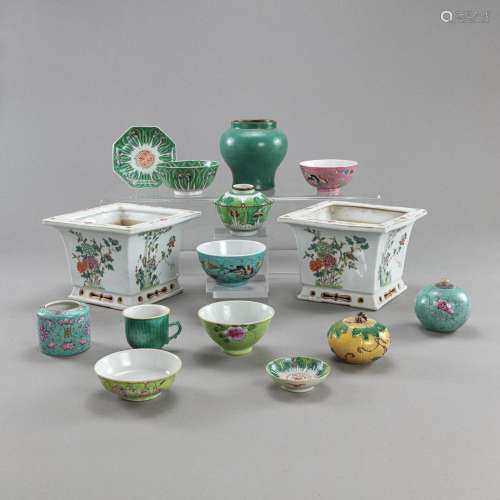 A GROUP OF POLYCHROME PORCELAIN CACHEPOTS, BOWLS, AND OTHER ...